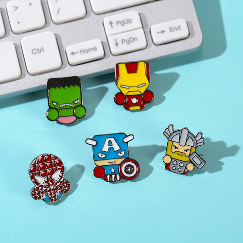 Q version Avengers brooch badge European and American film and television peripheral Captain America badge school bag clothing pin