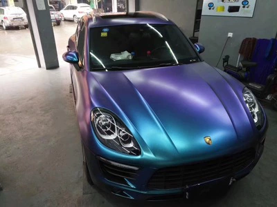 Auto Color Change Film: chameleon bright white gradient gold - matte-electro-optical-purple-charm-blue-152-18m