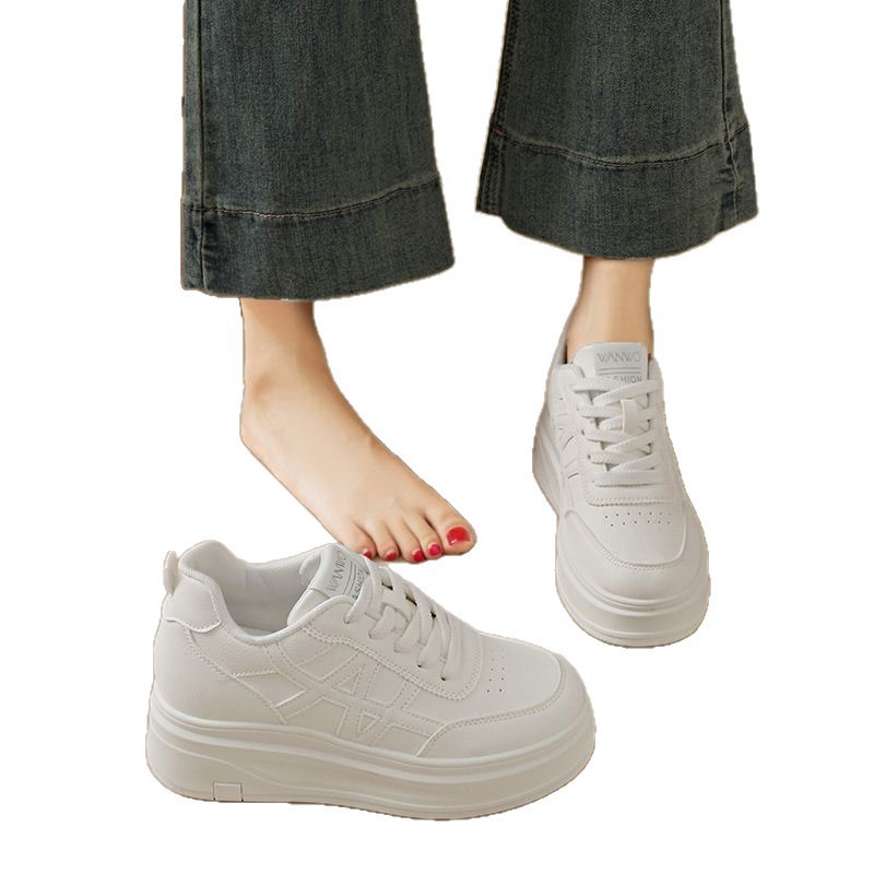 2026 primavera nuevos zapatos blancos de estilo coreano zapatos de skate de escuela deportiva de suela gruesa zapatos casuales de calle blancos