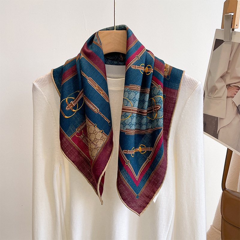 Classic Retro 70 Silk Wool Scarf for Women, Fashionable and Versatile, Silk Wool Square Scarf, Double-Sided Same Color Warm Scarf