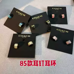 ต่างหูห่วงลายตัวอักษรเคลือบทอง แบรนด์ Coach