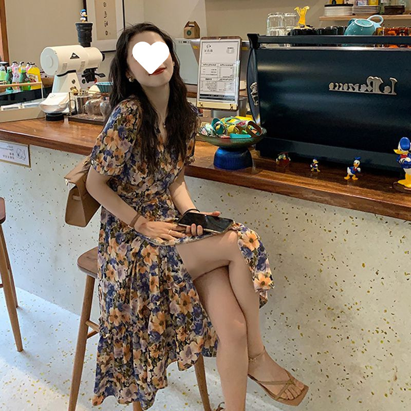 时尚气质V领开叉设计感碎花连衣裙女2025夏收腰系带显瘦长款裙子