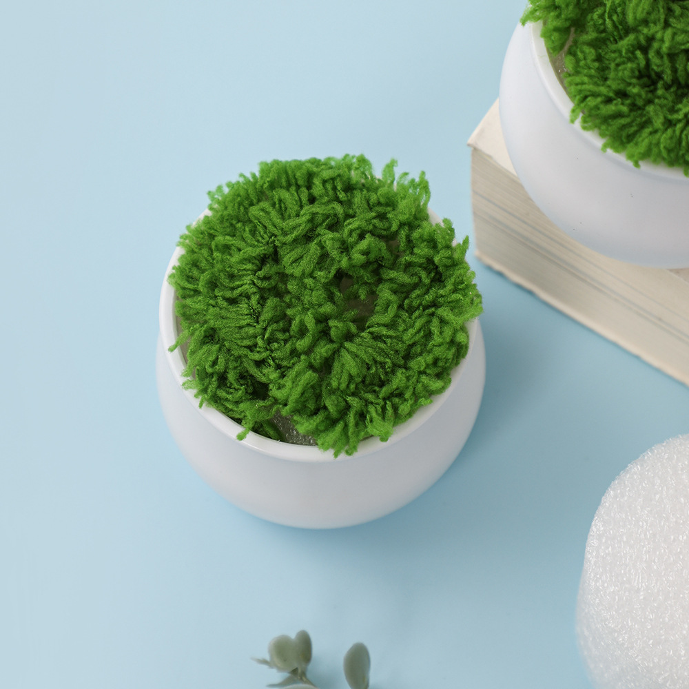 Small plastic flowerpot, increased thickness, fall protection, simple and elegant design
