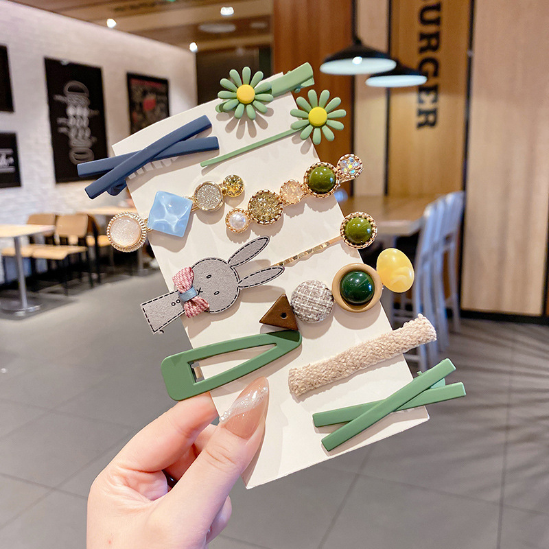 Clip de flequillo lateral rojo de la red femenina 2025 nueva horquilla simple clip de una línea horquilla clip de cabello roto tocado clip de pico de pato