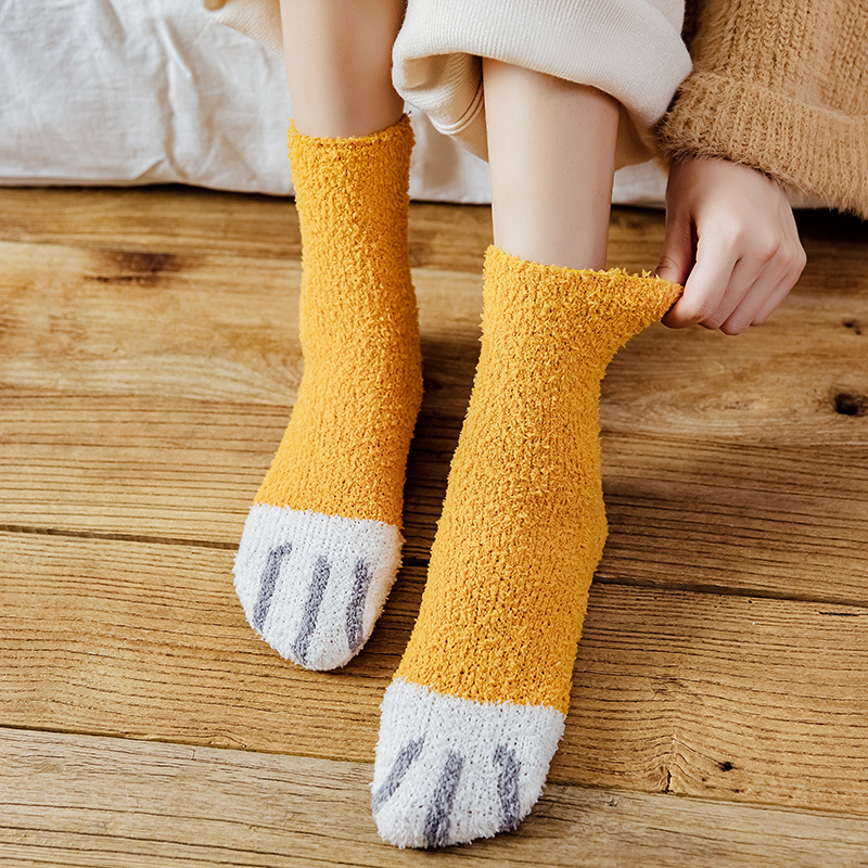 新款珊瑚绒加厚袜子女卡通中筒长袜2022冬季保暖舒适睡眠袜批发