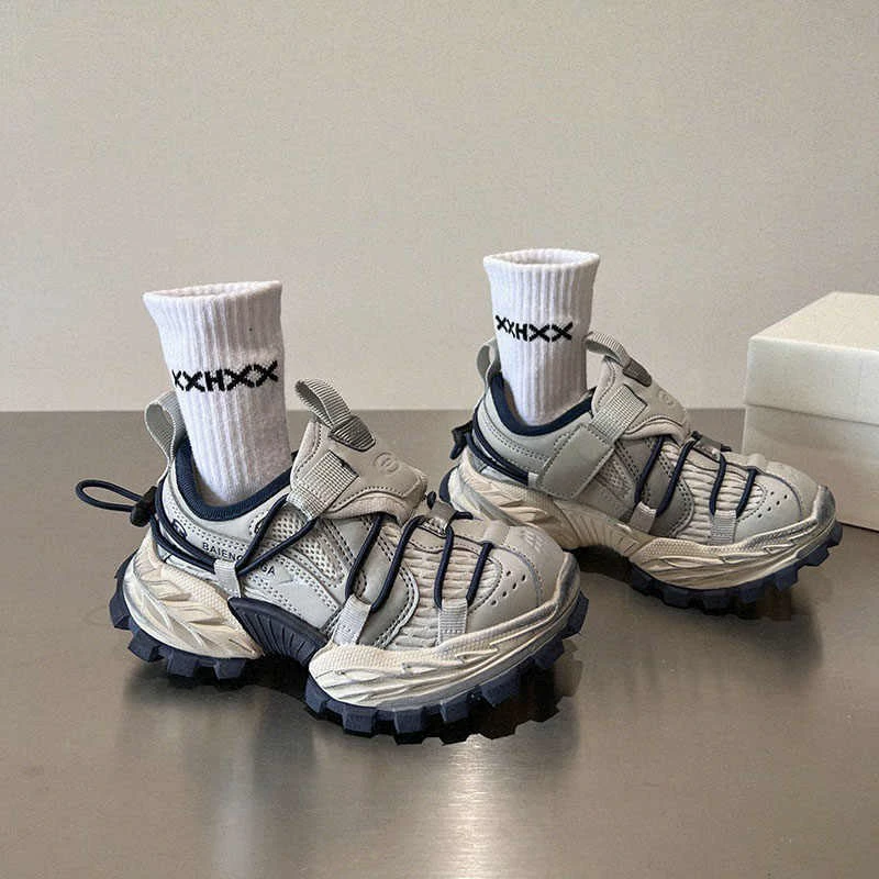 Обувь для мальчиков и мальчиков 2025 Новый стиль детские легкие кроссовки для девочек с мягкой подошвой нескользящие кроссовки для детей среднего и старшего возраста