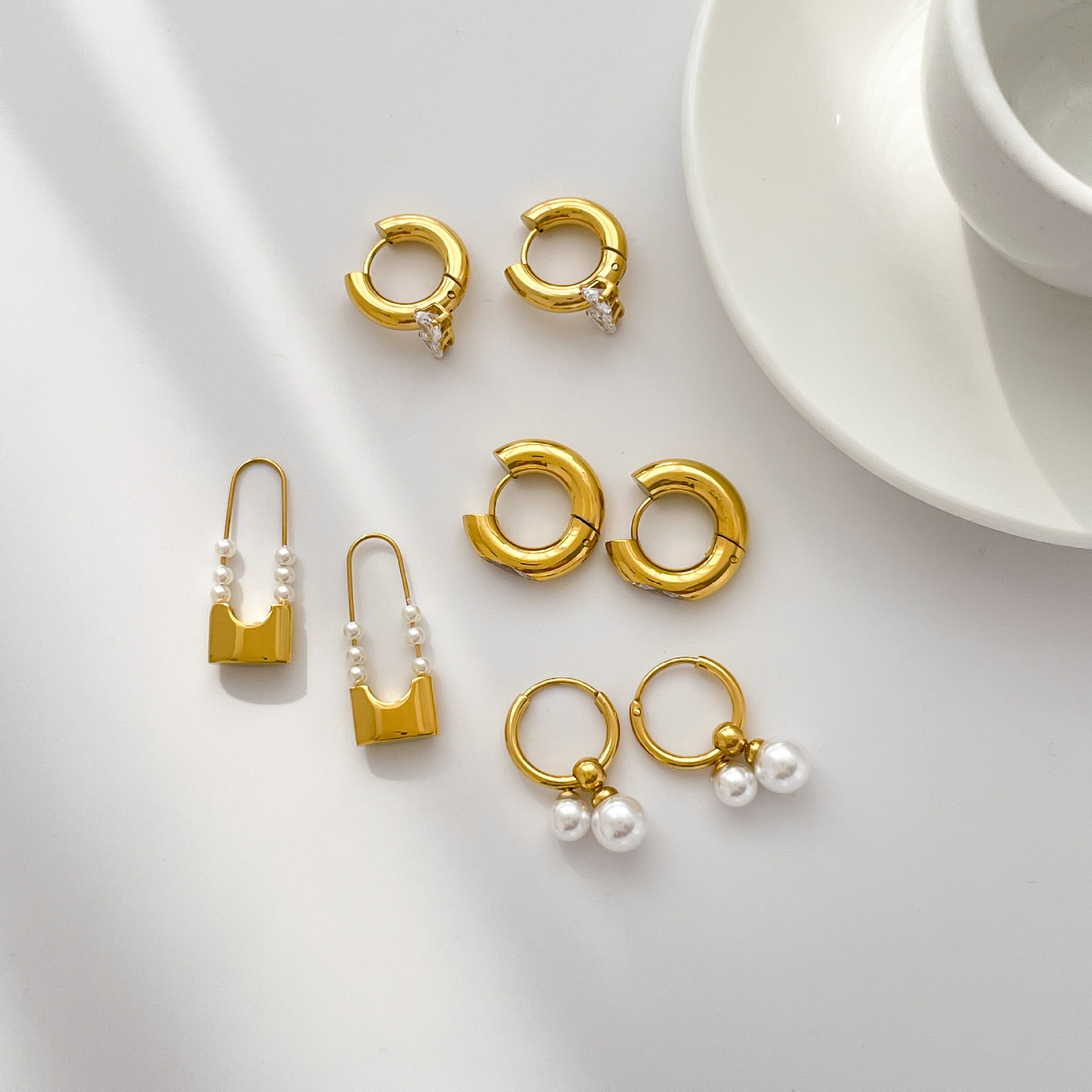 10g Weight Pearl, Zircon Inlay Material Drop Earrings Classification 1 Pair Quantity 1 Pair Simple Style Solid Color Inlay Titanium Steel Pearl Zircon Drop Earrings