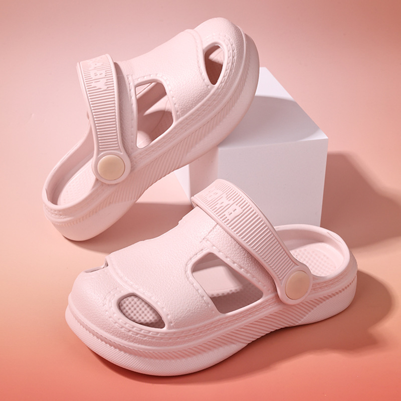 Children's soft-soled slippers summer hole shoes for boys and girls baby indoor non-slip outdoor wear infant anti-collision sandals