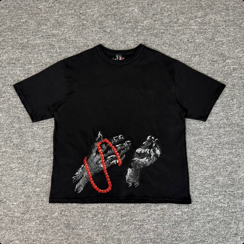 derschutze T-shirt Hands with Beads Black