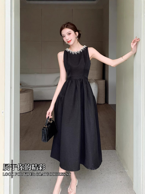 夏の新型の黒いワンピースの女性の軽豪華なヘボン風の気質はシンプルでやせています。|undefined