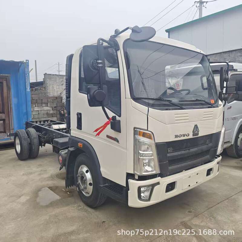 Used 4.2m Howo Light Truck with a Flatbed Chassis and Additional Refrigerated Compartment for Fresh Food Transport Used 4.2m Howo Light Truck with a Flatbed Chassis and Additional Refrigerated Compartment for Fresh Food Transport