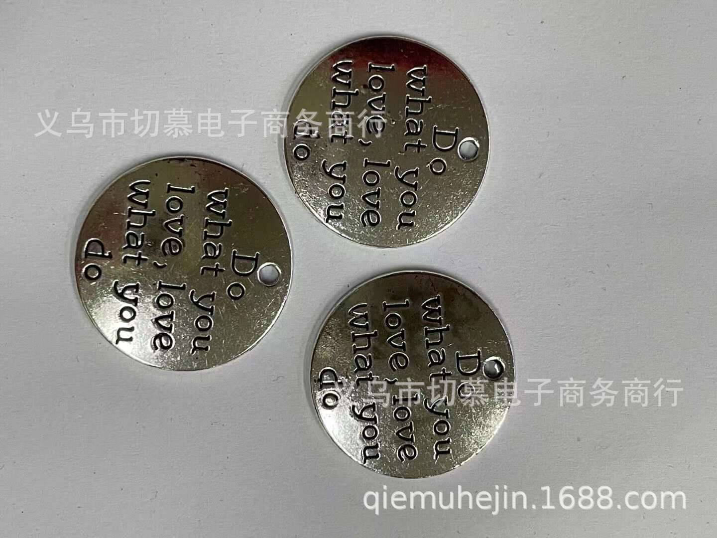 A8503字牌1000克/330个/包3克24×24mm英文合金饰品配件潮流时尚