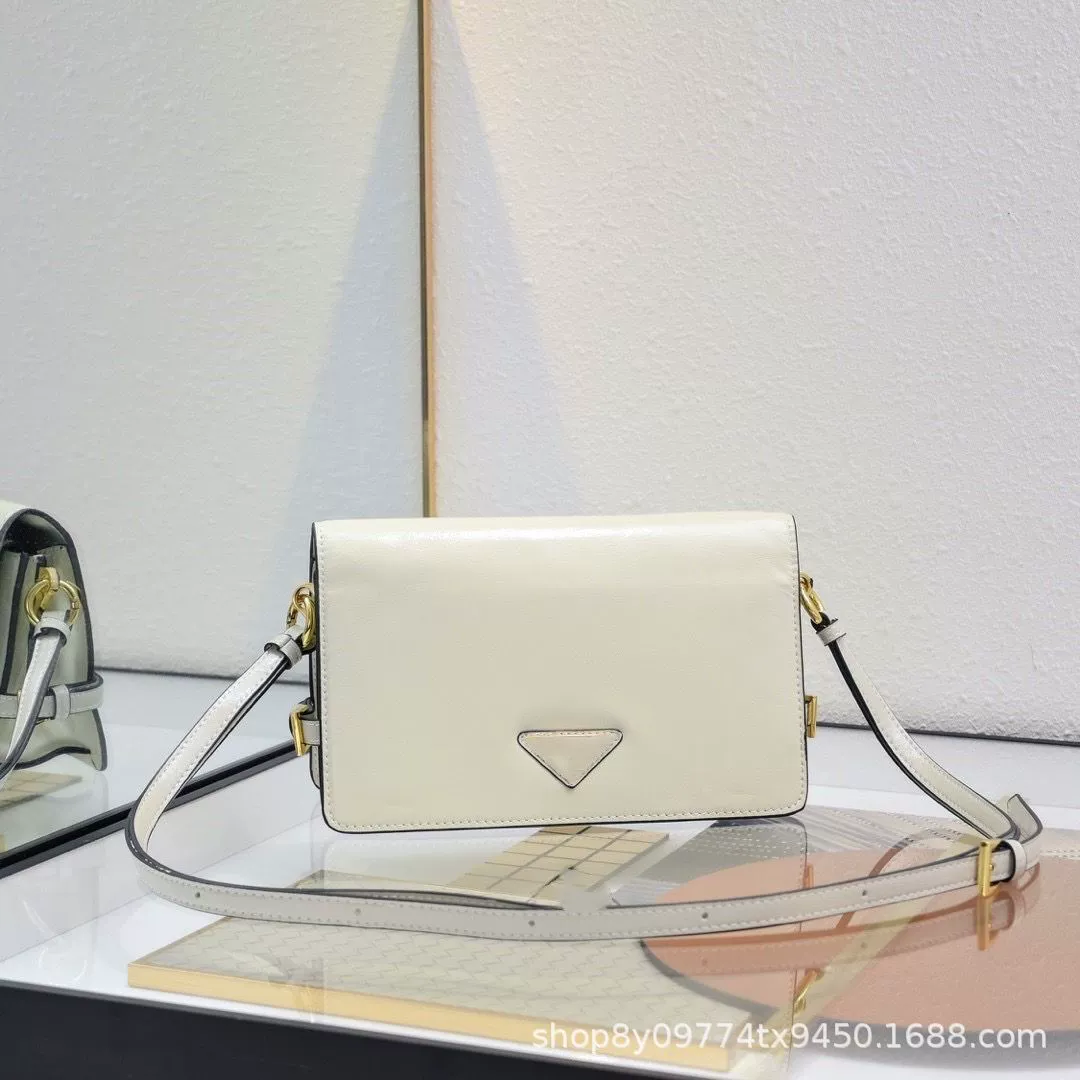 One-shoulder bag, adjustable straps