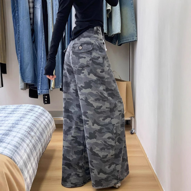 アメリカのゆったりとした広脚ジーンズの女性秋のレトロな高腰はやせています。|undefined