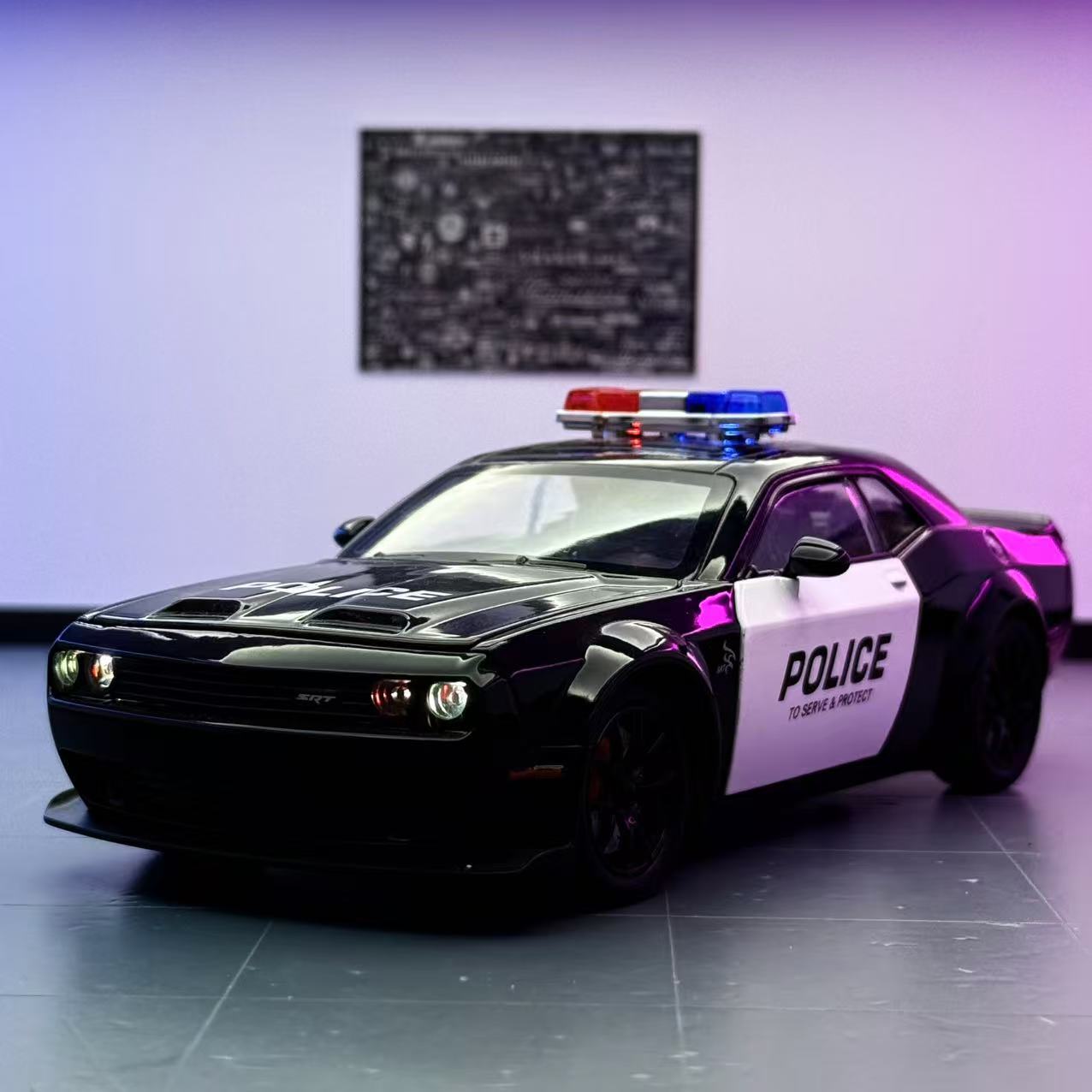 Coche a modelo de coche 1:24 Hellcat coche de policía modelo de aleación decoración sonido y luz coche de juguete para niños al por mayor