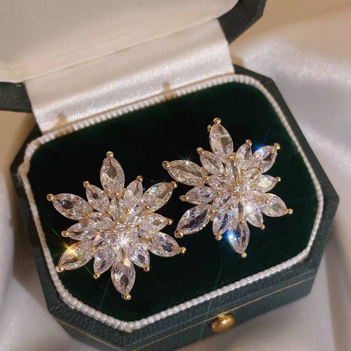Banquet, Daily, Selfie Occasion 1 Pair Elegant Basic Lady Geometric Flower Butterfly Inlay Alloy Artificial Crystal Drop Earrings