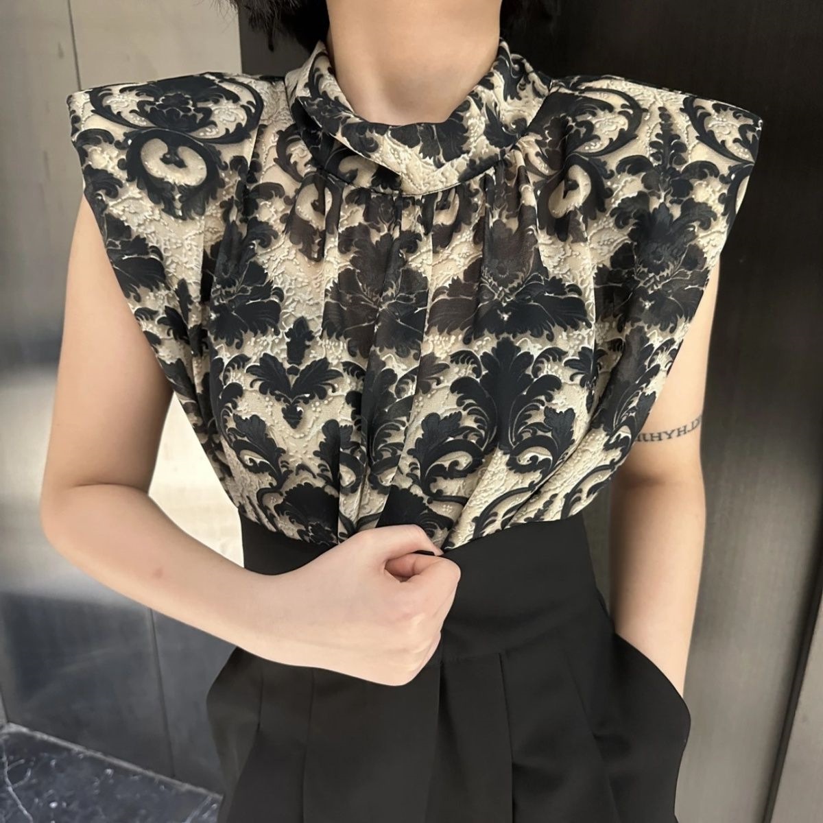 Vest sleevless