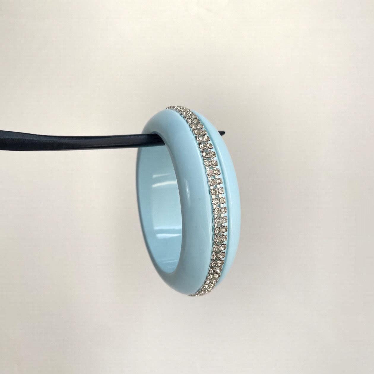 SL1305 (acrylic material)