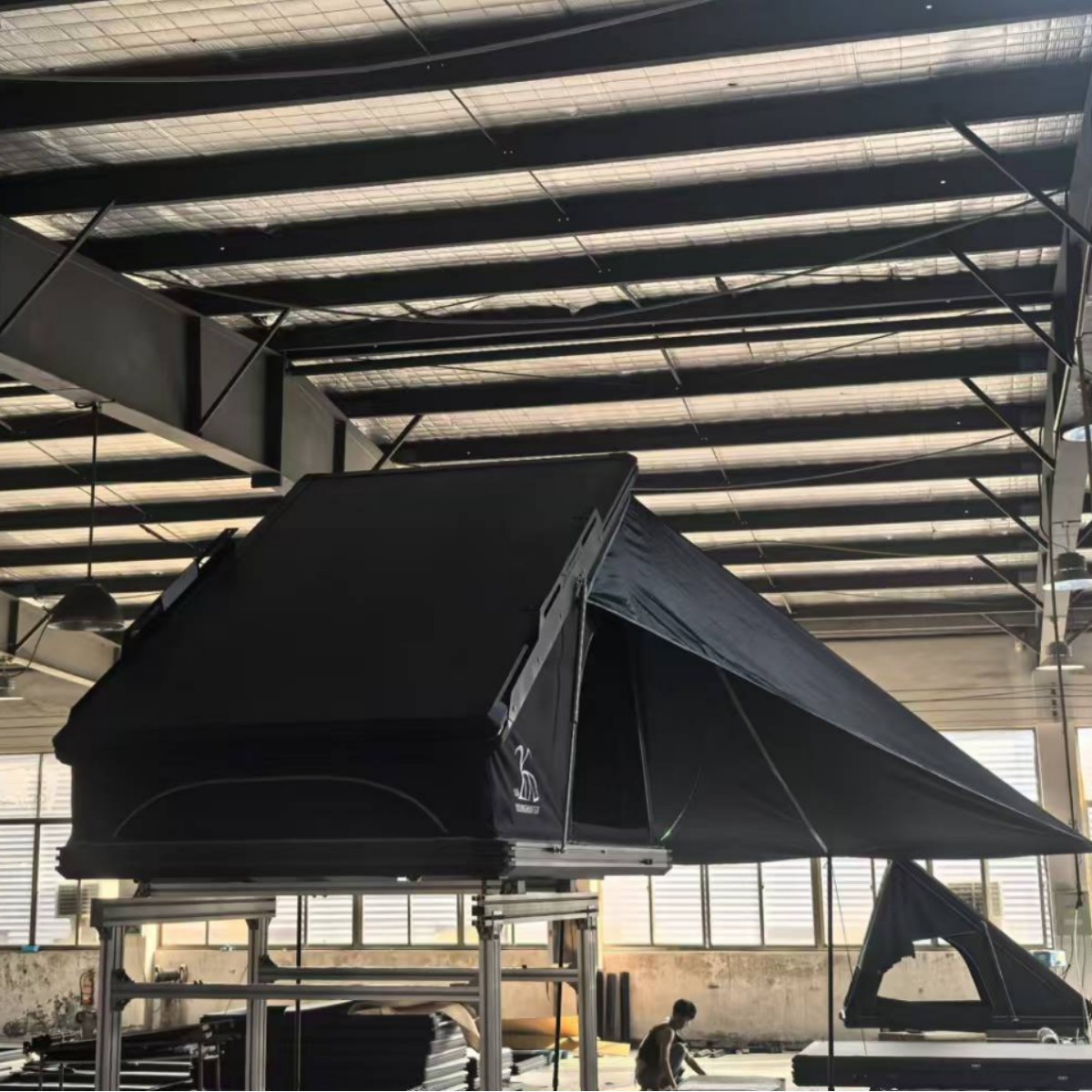 Carpa de techo automática de aleación de aluminio auto-conductora al aire libre RV plegable a prueba de agua camping viaje