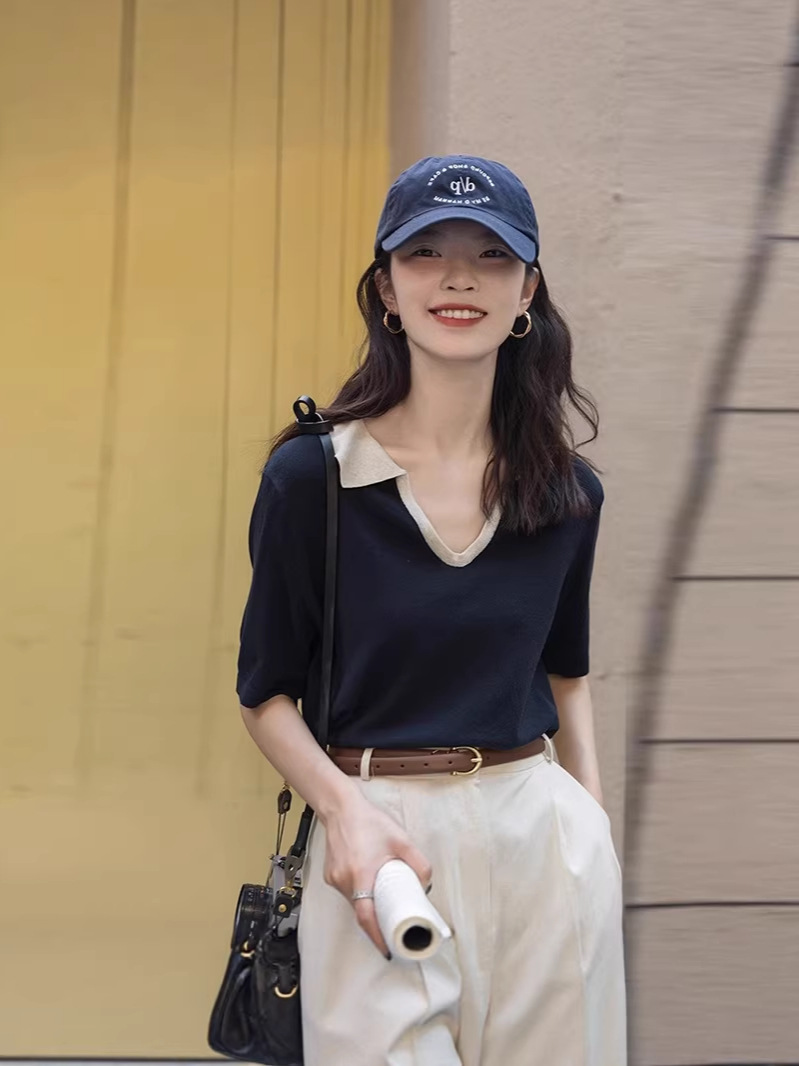 Áo thun nữ cổ V phối màu tay ngắn chất liệu lụa băng dệt kim cao cấp kiểu polo cổ thẳng vai — màu đen