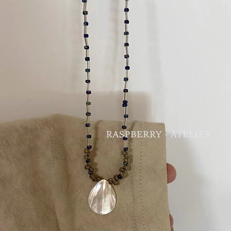 RaspBerry indigo shell white high-grade contrast beaded necklace niche vintage texture clavicle chain RaspBerry indigo shell white high-grade contrast beaded necklace niche vintage texture clavicle chain