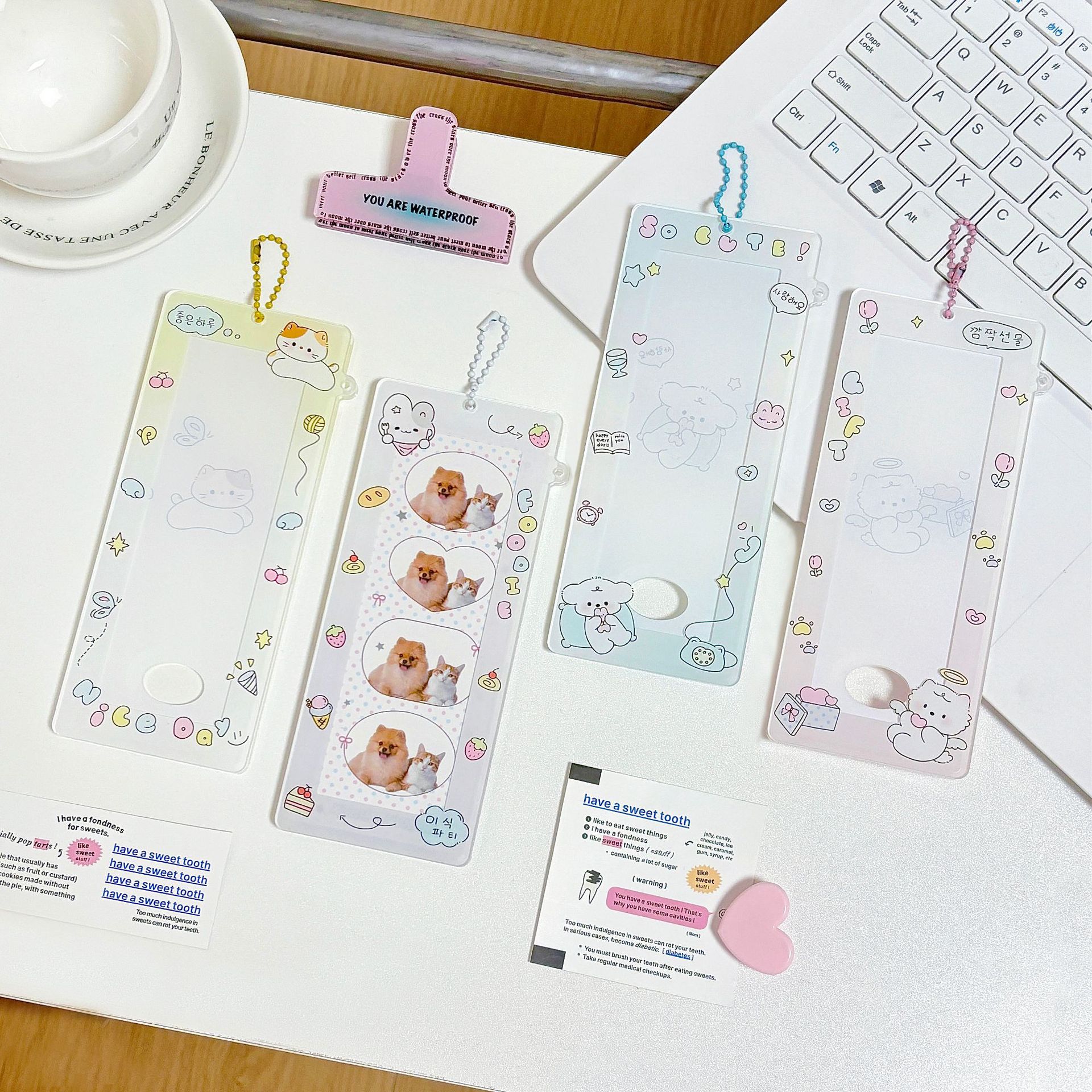 Funda de tarjeta de cuadrícula de cuatro palacios de dibujos animados lindo original Funda de tarjeta dura de cuatro compartimientos de vida acrílica Funda de tarjeta pequeña de persecución de estrellas