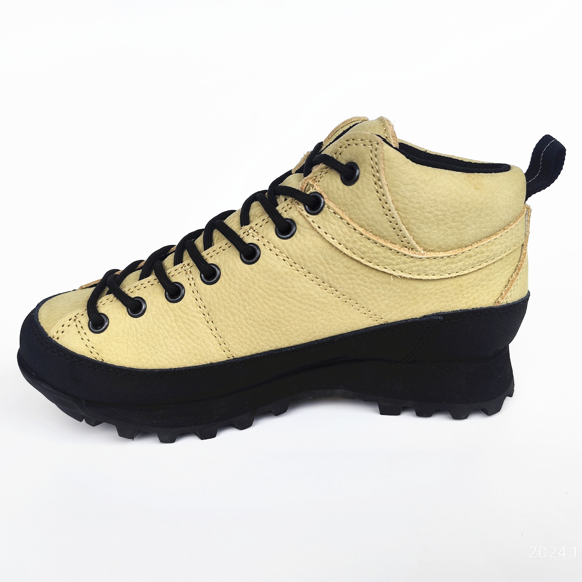 ShoeGlobe Dongwu Outdoor Factory Hiking Mountaineering Waterproof Men's Women's Genuine Leather Top Layer Cowhide Sports Shoes_voghion.com