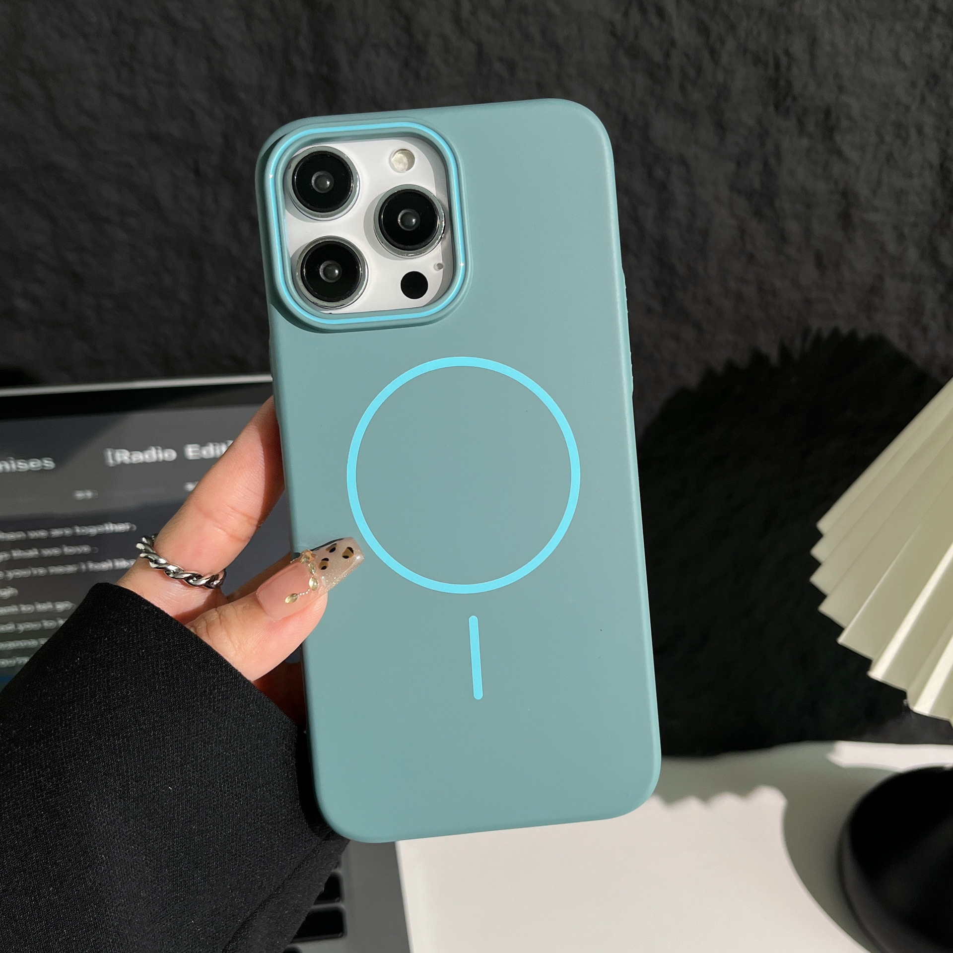 Funda para teléfono móvil con succión magnética suave iPhone16promax textura de alta calidad Funda protectora para PC dura 16E Apple 15