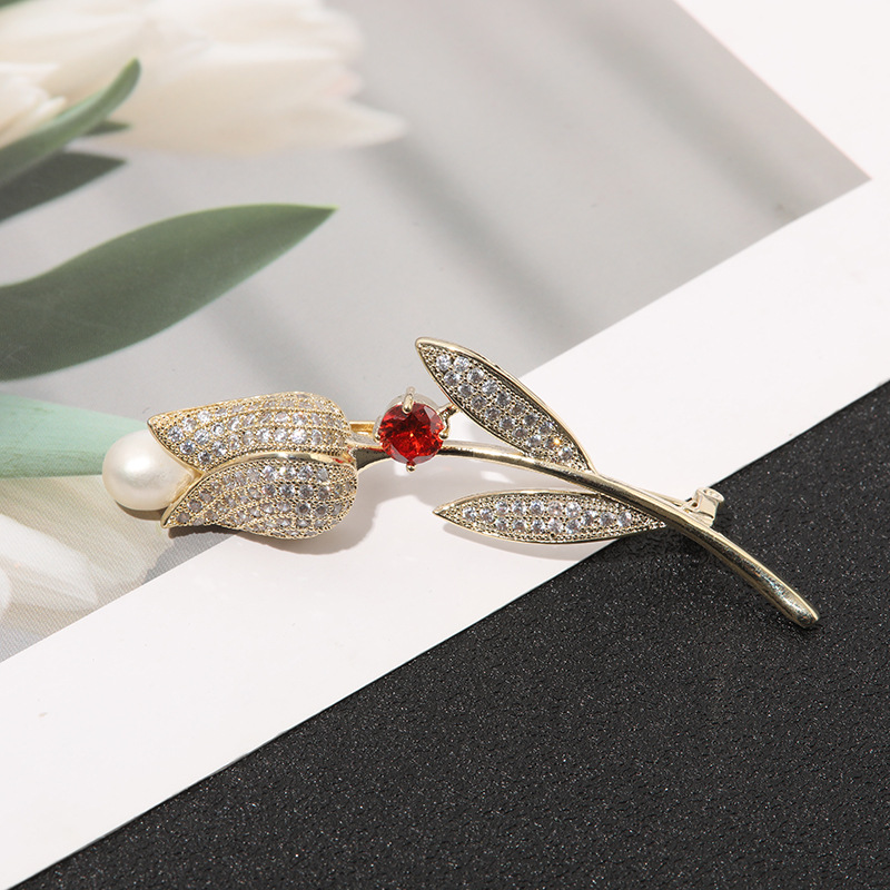 Estilo coreano de gama alta ramillete tulipán traje vestido ZIRCON perla broche elegante todo partido PIN al por mayor