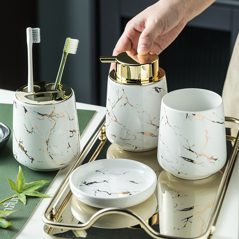 Luz de lujo de cerámica baño Baño traje de baño Hotel baño enjuague bucal taza cepillo de dientes taza decoración cuatro piezas traje
