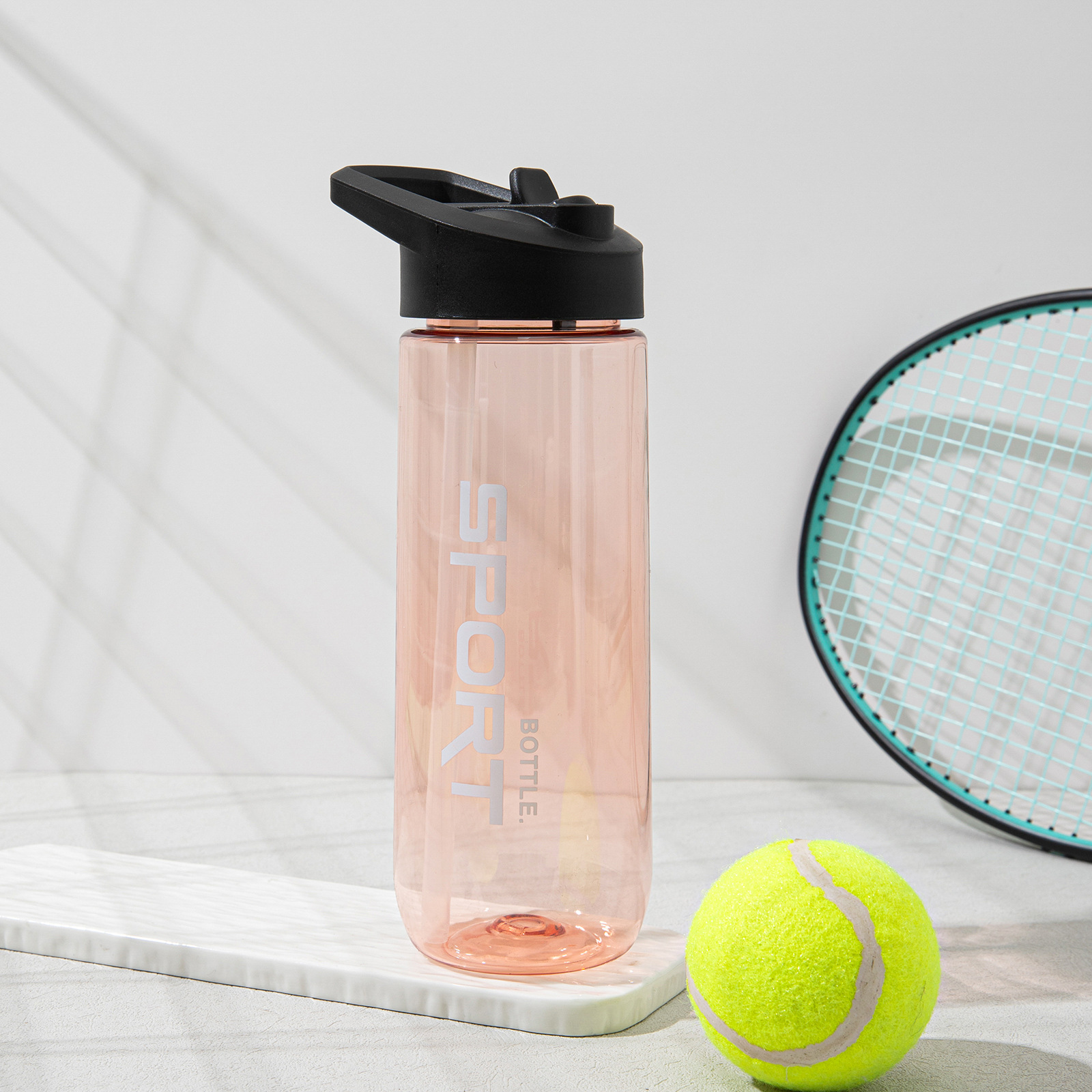 Nueva taza de agua deportiva de plástico de verano para hombres y mujeres al aire libre taza de plástico portátil resistente a altas temperaturas taza de espacio simple y de alto valor