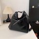 This year's fashionable Korean-style retro commuter shoulder bag women's 2023 large capacity Women's underarm Bag tote bag fashion