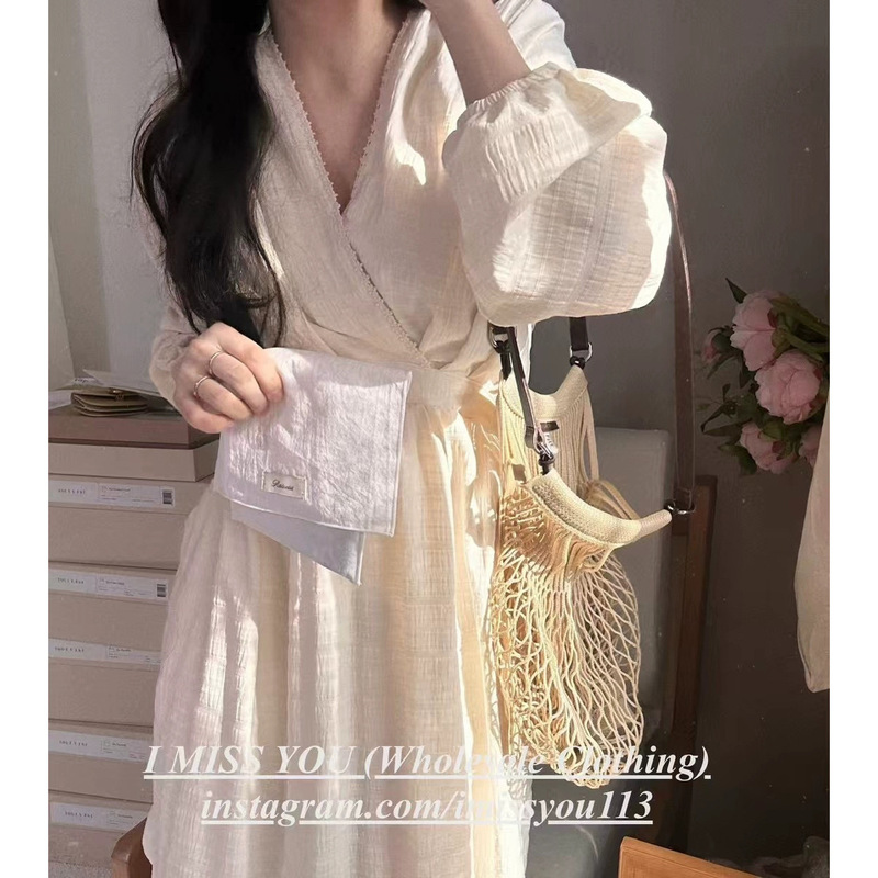 Now the New 2026 Spring Collection from Korean Designer I Mi*S You Features a Sophisticated V-Neck Loose Dress with Lantern Sleeves Now the New 2026 Spring Collection from Korean Designer I Mi*S You Features a Sophisticated V-Neck Loose Dress with Lantern Sleeves