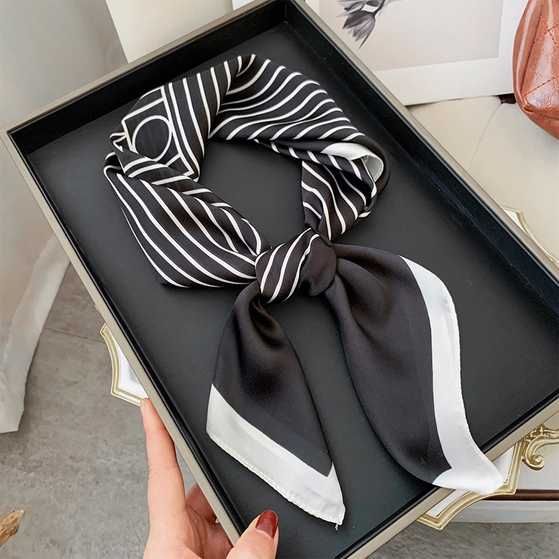 Versión coreana de todo fósforo primavera 2025 nueva moda 70 bufanda pequeña bufanda cuadrada mujer a juego camisa pequeña bufanda bufanda al por mayor