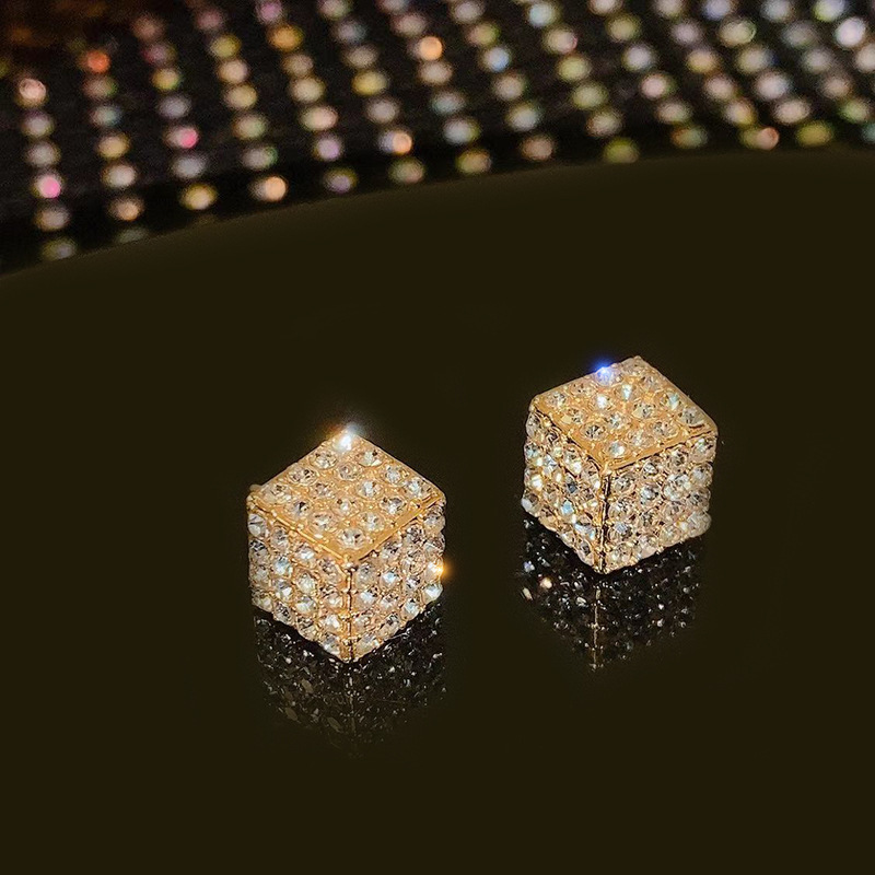 Geometric three dimensional square small fashionable design earrings