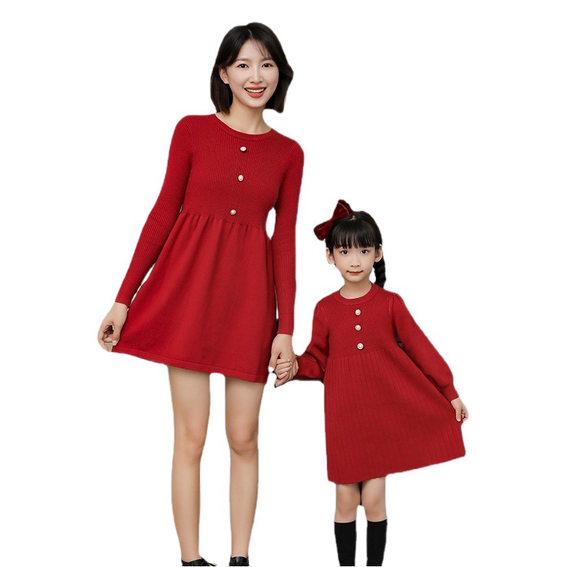 Una familia de tres y cuatro familia retrato padre-hijo ropa decoración del hogar completo madre-hijo padre-hijo ropa Otoño e Invierno suéter rojo