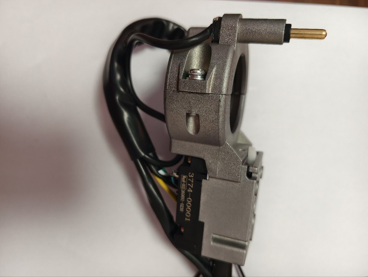 Yutong Bus 3774-00001 combination switch with horn button column 3711-00046 switch with ignition lock