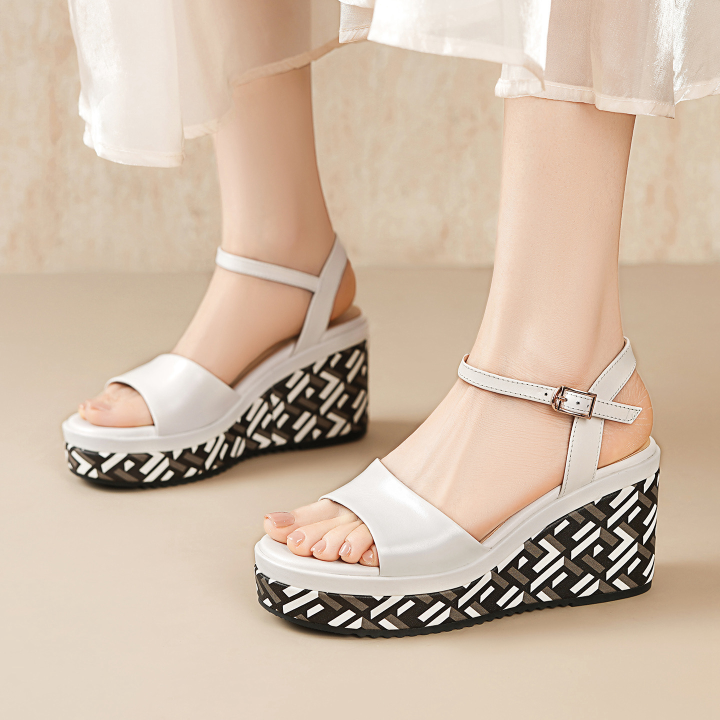 Sandal cao gót nữ hở mũi quai ngang khóa, đế dày 8.5 cm, phối màu — đen