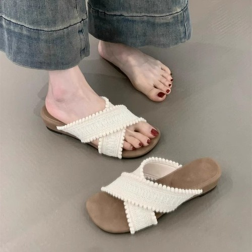 2025 New Flat Slip-On Cross Strap Beach Slippers for Women, Outdoor Wear, Beach Vacation, Casual, Sandals with Dresses, One-Strap Slippers