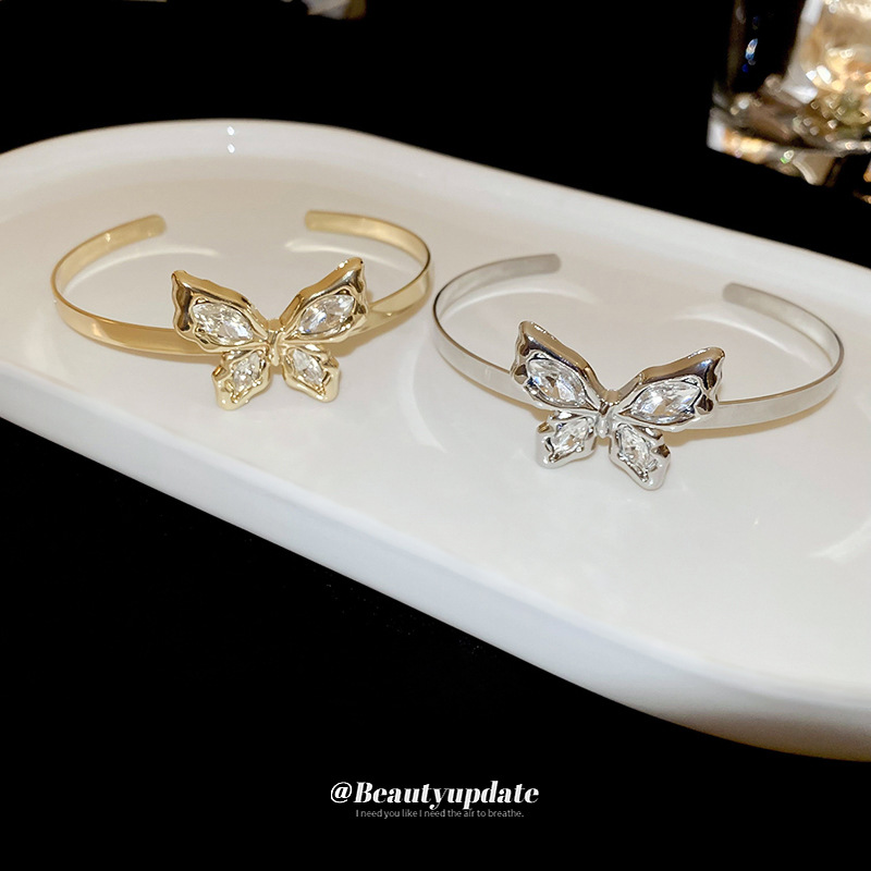 Brazalete abierto de mariposa de diamantes súper parpadeante transfronterizo, brazalete de temperamento de lujo ligero de moda, joyería de todo fósforo de alta gama, mujer