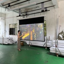 �컨�[��ͶӰĻ�������b��������������ڒ�ĻͶӰ����߅Ļ��