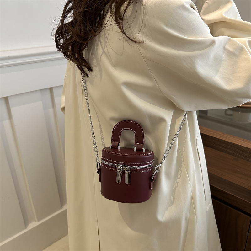 Otoño y invierno coreano bolso de cubo de color contraste para mujeres 2024 nuevo bolso de mano de moda de un hombro bolso de cilindro casual