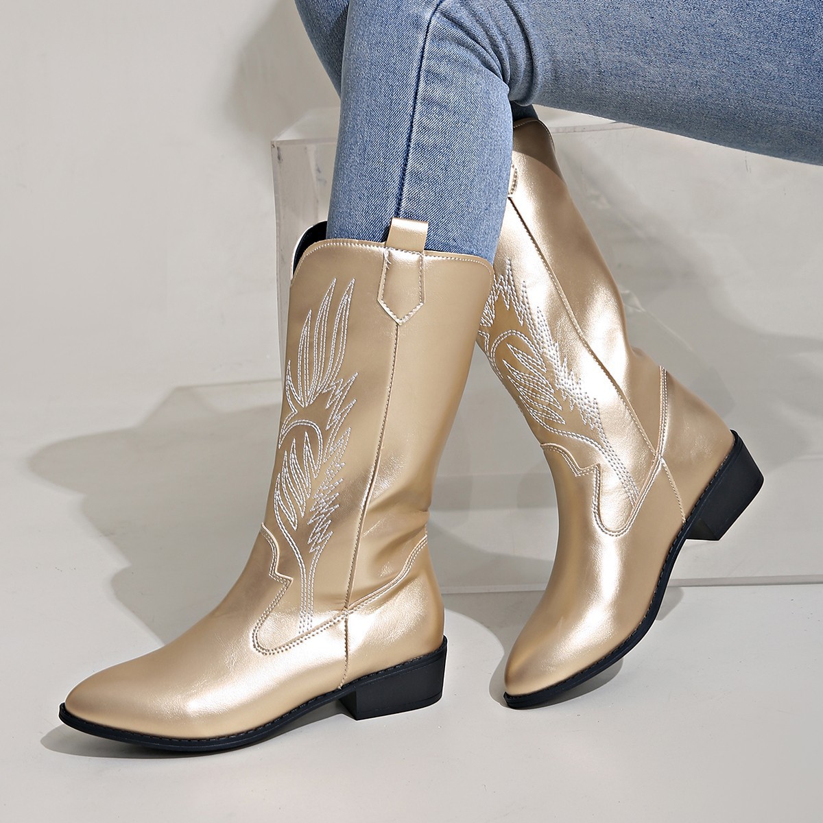 2025 European and American Export Large Size Autumn and Winter New Embroidered Knight Boots Women's Pointed Toe Square Heel Cross-Border Boots Wish Wholesale