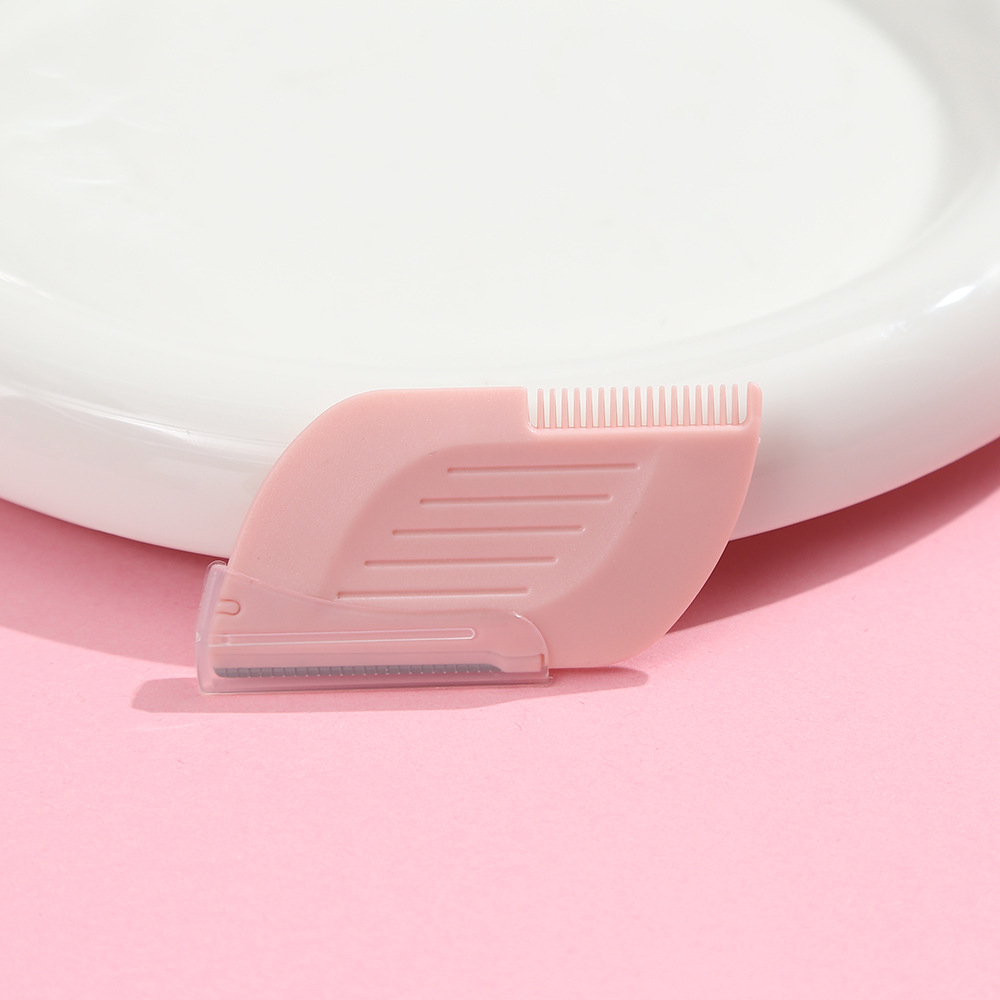 토끼 다이아몬드 모양의 눈썹 빗과 눈썹 면도기