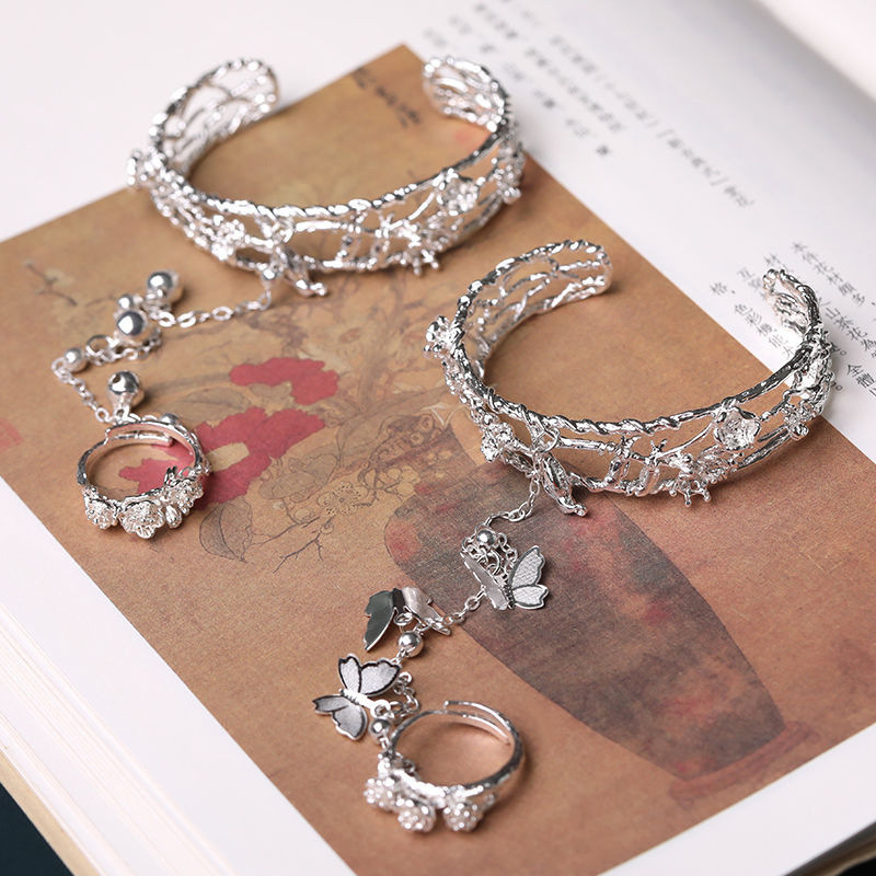 European and American New Fashion Versatile Butterfly Bell Hollow Design Open Bracelet Women's Ring Jewelry Holiday Gift