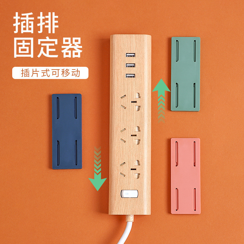 コンセント固定器の壁に壁掛を貼って収納します。|undefined