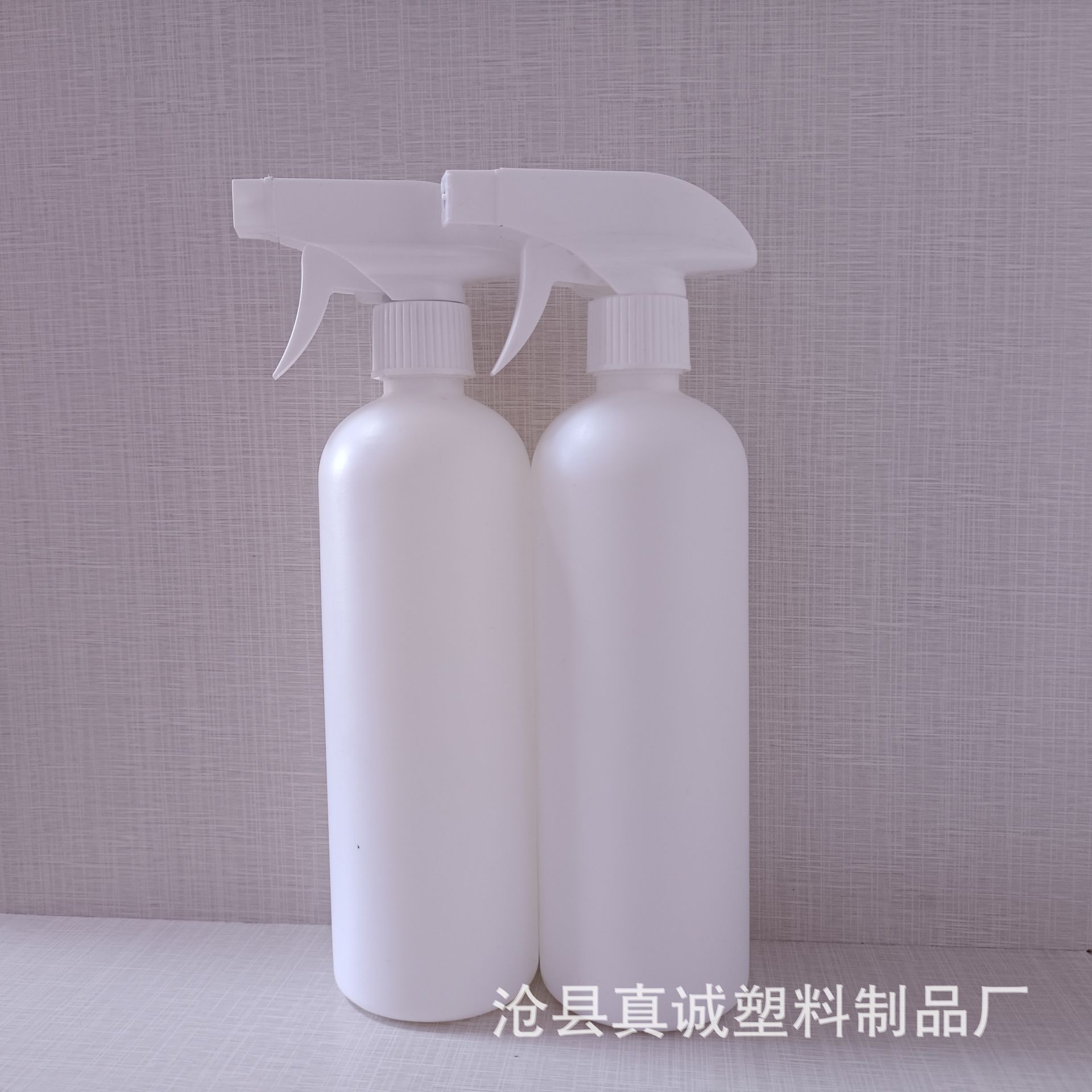 제조업체는 500ml 둥근 어깨 플라스틱 병, 세척제 스프레이 병, 오일 클리너 병, 원통형 스프레이 병을 판매합니다.