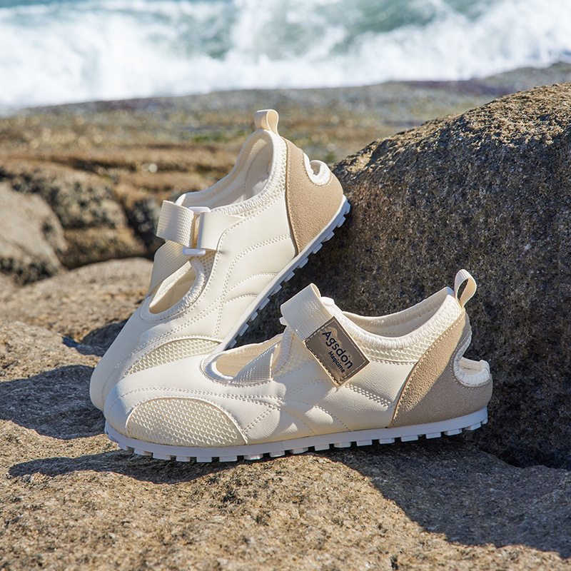 Sandalias deportivas de Baotou de Shifu 2026 nuevas zapatos casuales ligeros de malla de primavera zapatos de velcro pequeños zapatos blancos