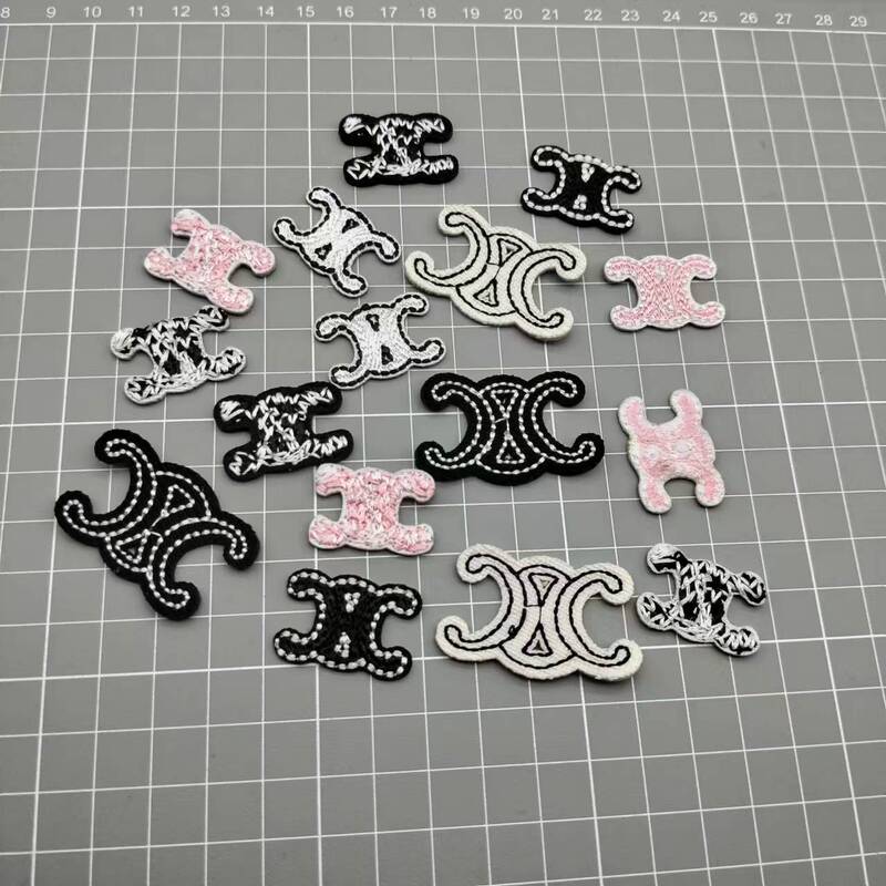 Embroidered Small Fragrant Fabric Patches for Clothes, Hats, Bags, Decorative Patches, Vintage Patches, Sewable Patches, Hand-Sewable Embroidered Small Fragrant Fabric Patches for Clothes, Hats, Bags, Decorative Patches, Vintage Patches, Sewable Patches, Hand-Sewable
