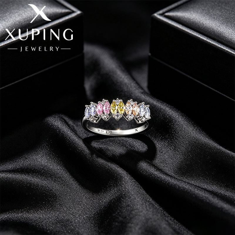 Xuping lujoso diseño ligero anillo de diamante de aleación de apertura de alta calidad anillo de moda personalidad anillo de novia